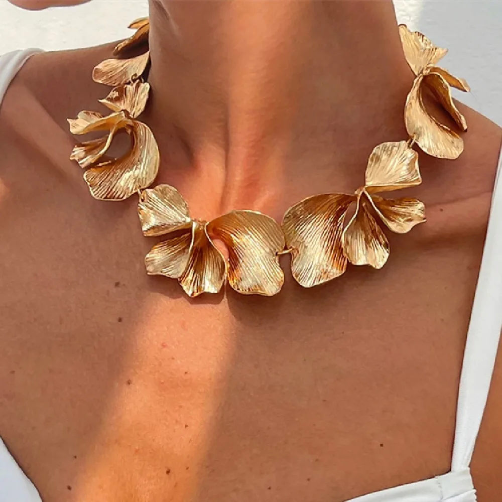 

Punk Flower Choker Necklace Retro Vintage Irregular Petals Necklace Geometric Jewelry Accessories Metal Choker Jewelry Gift