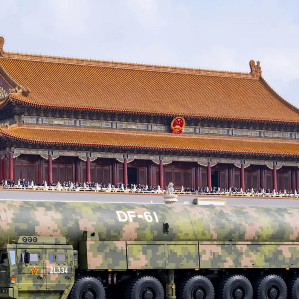 

1/72 Hobby Boss DF-61 Intercontinental Ballistic Missile ICBM Static Plastic Model Kit 82964 Military Display Collection Model