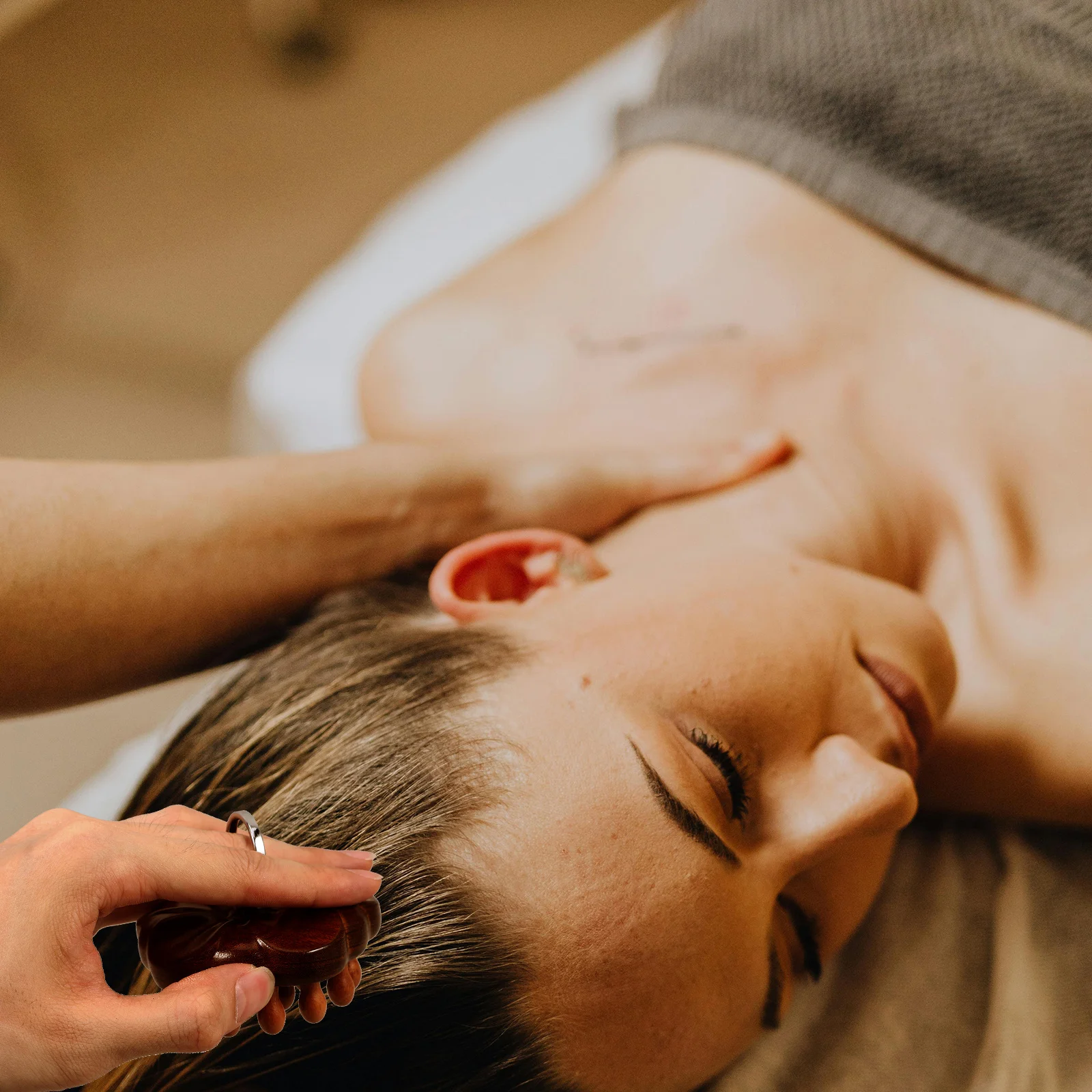 

Деревянная расческа с широкими зубьями, массажер для кожи головы, без статического портативного инструмента для массажа волос для женщин, массажер для кожи головы, дизайнерская расческа с шипами