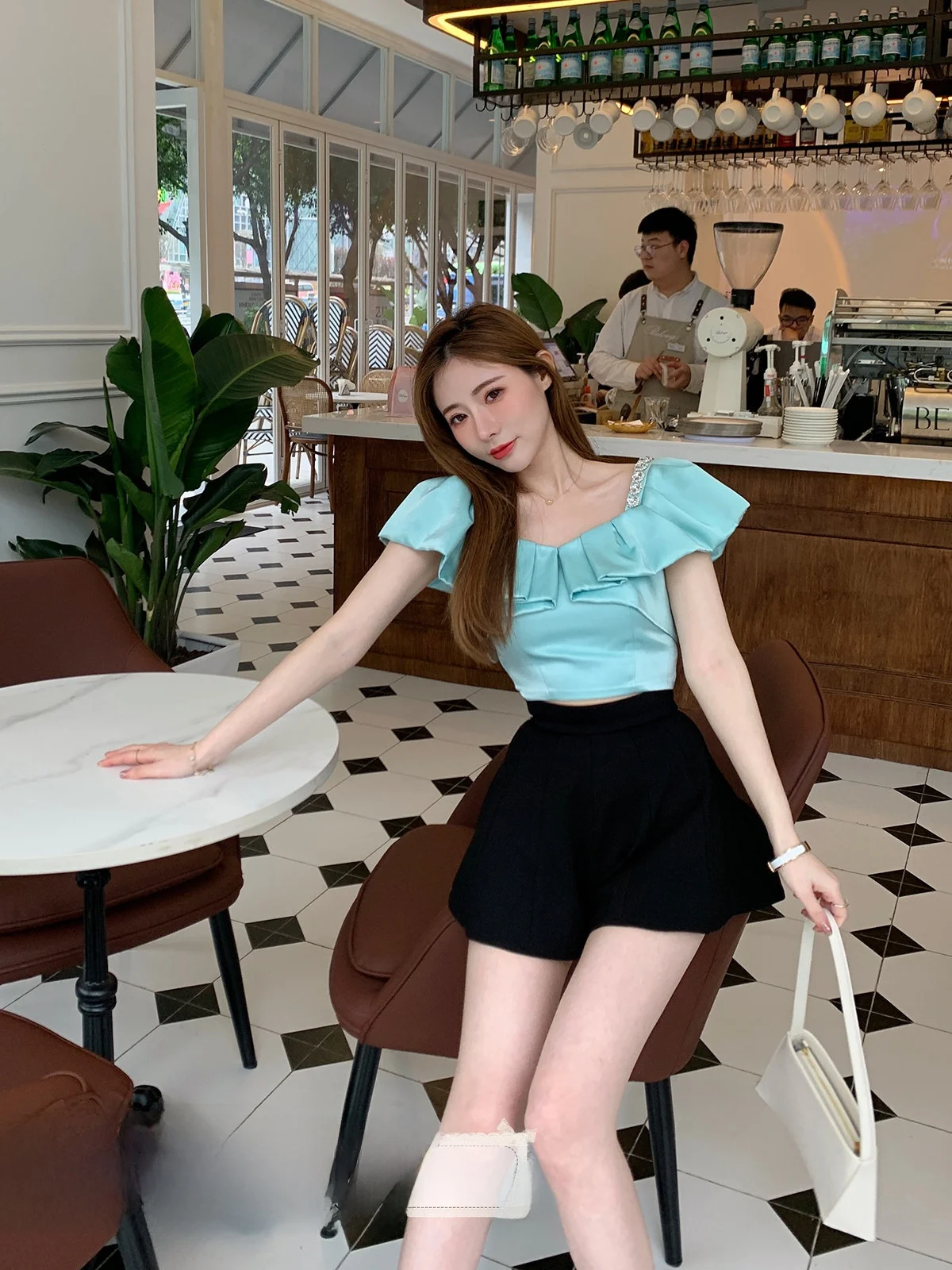 

Новинка! Женский комплект Ice Has Come: винтажные брюки с высокой талией и топ. Осенняя коллекция 2024. Элегантный дизайн.