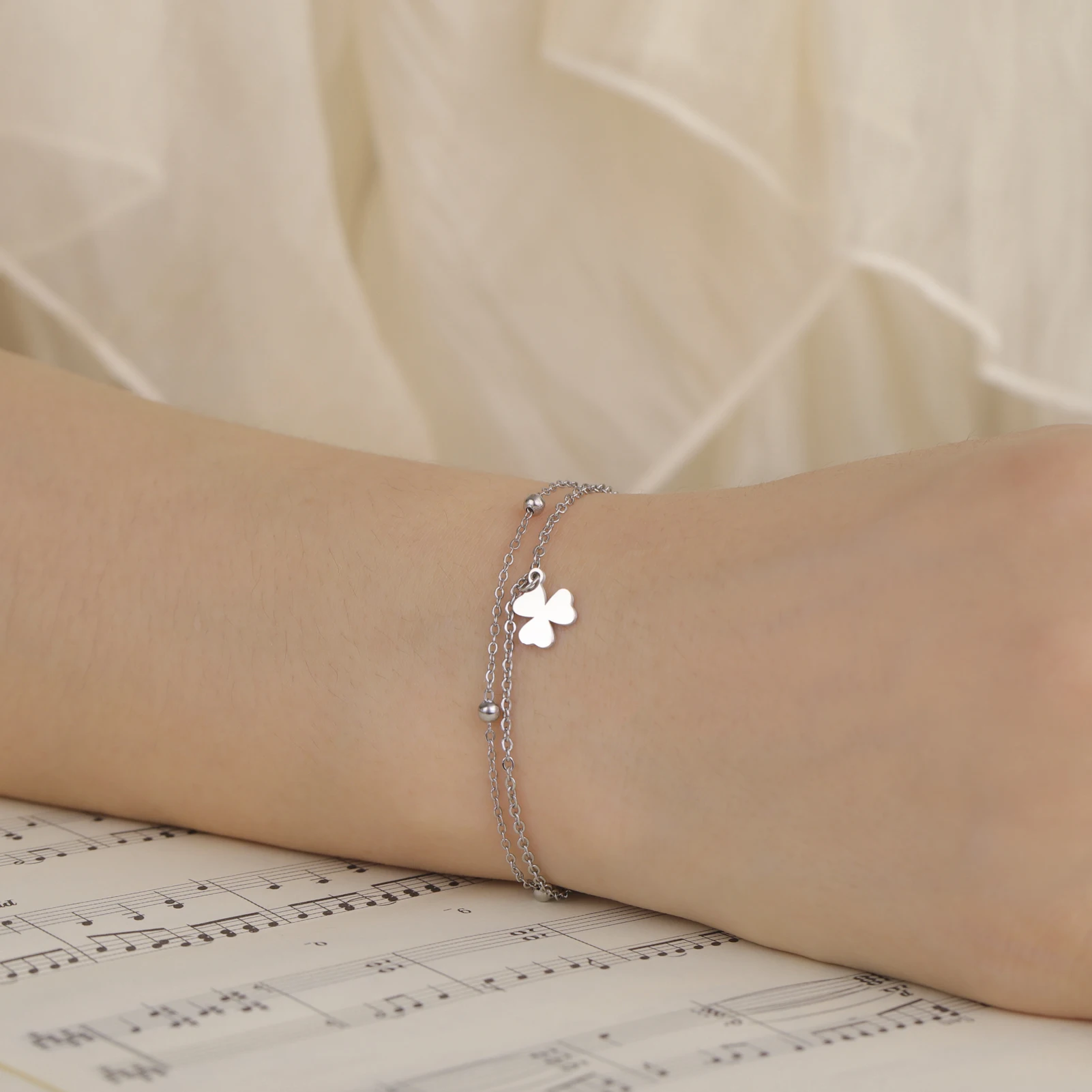 COOLTIME Edelstahl Kleeblatt Armband Mode Frauen Paar Charm Armband Schmuck St. Patrick's Day Geschenk – Detail 19