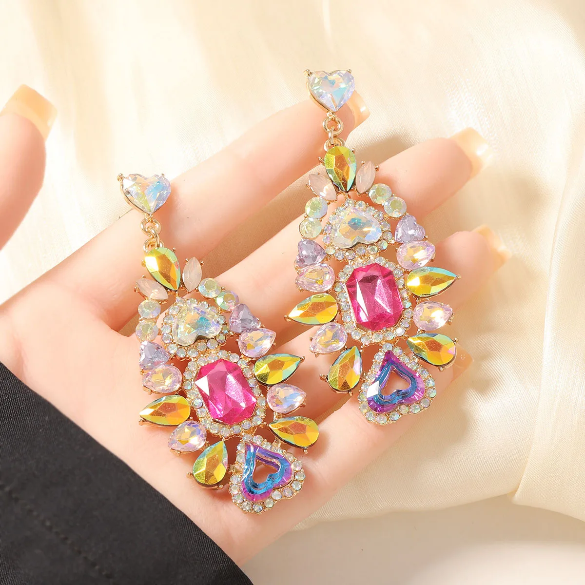 Exquisite fashion niche light luxury full of diamonds irregular geometric earrings, super flash heavy industry banquet party wom