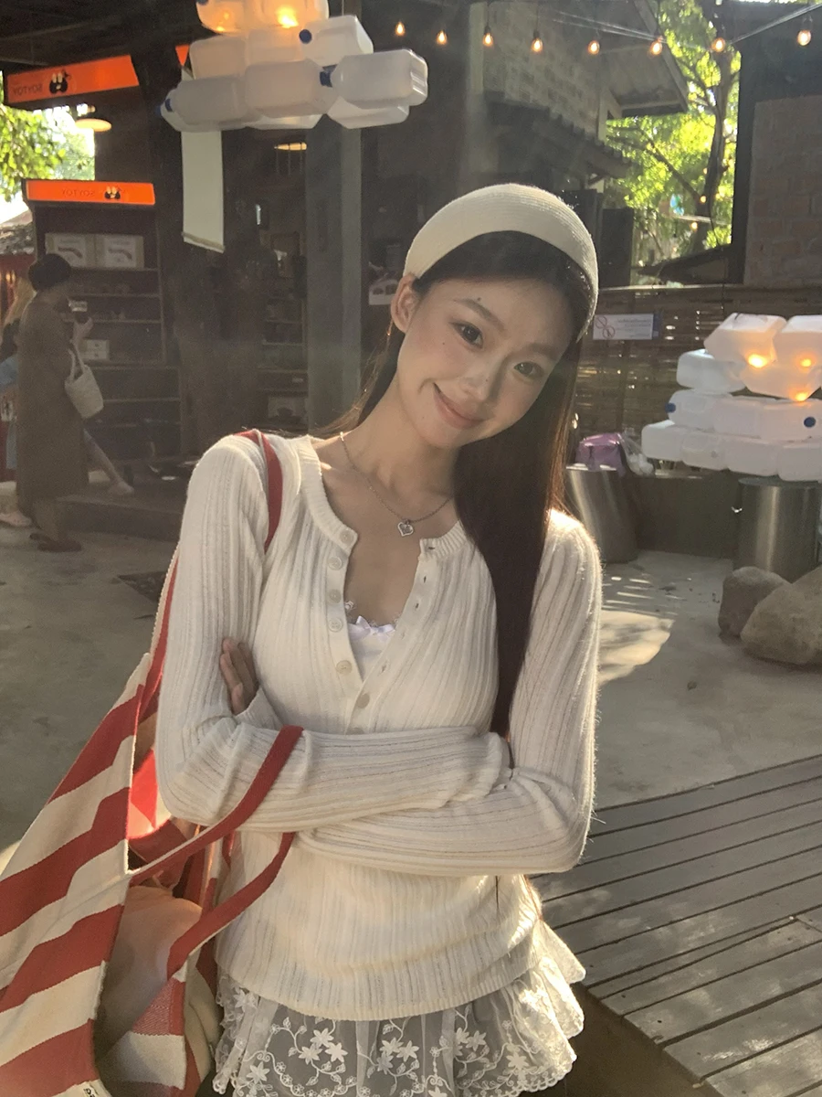 

Slim Fit Long Sve V-Ne Трикотажная футболка Женская Base irt Белый внутренний дизайн Уникальный красивый маленький топ Красный Celebri Ga...