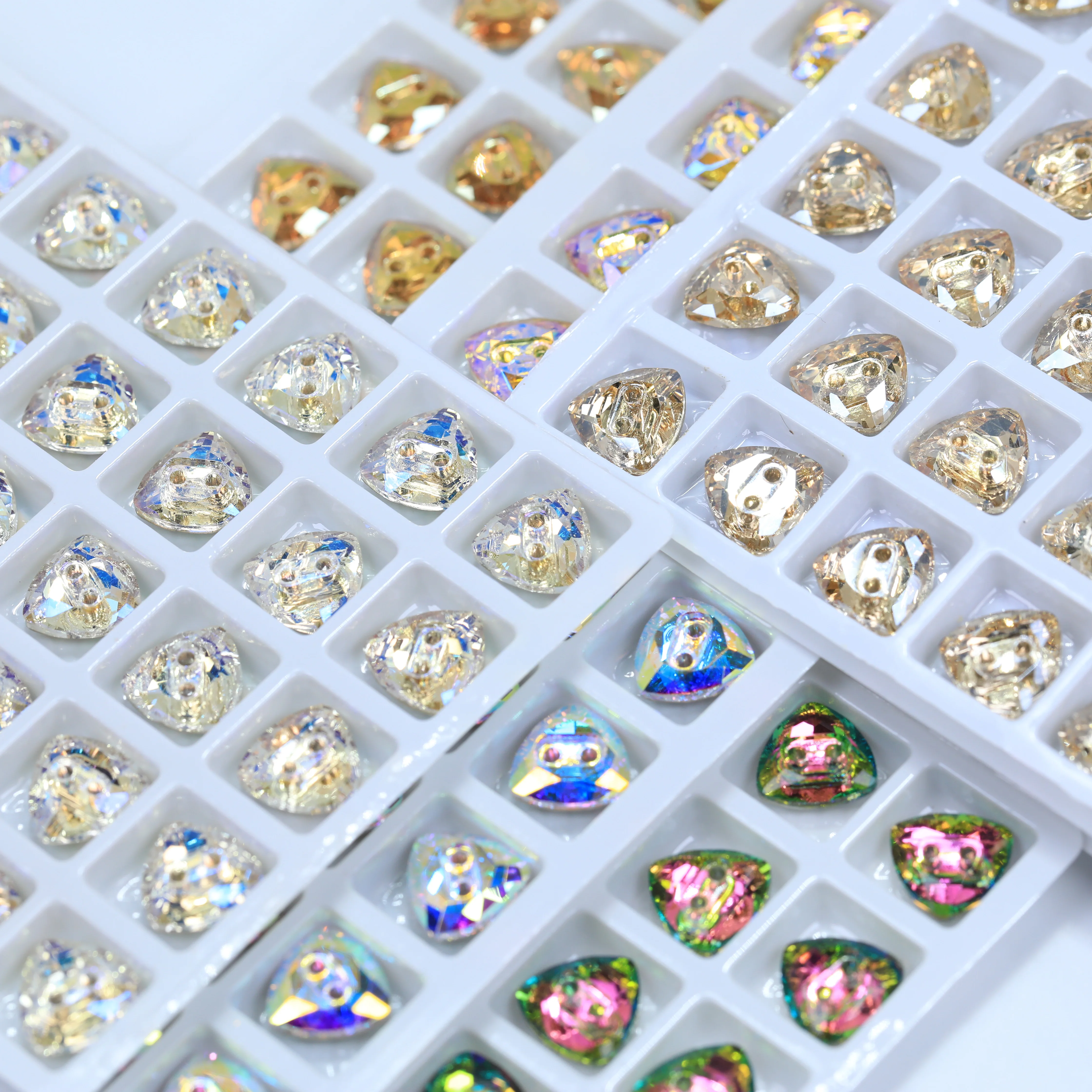 Glitzernde Glaskristall-Trilliant-Knöpfe im Steindesign zum Aufnähen, normale Farbe, glänzende Strasssteine, Bling-Dekorationen für Kleidung und Taschen – Detail 2