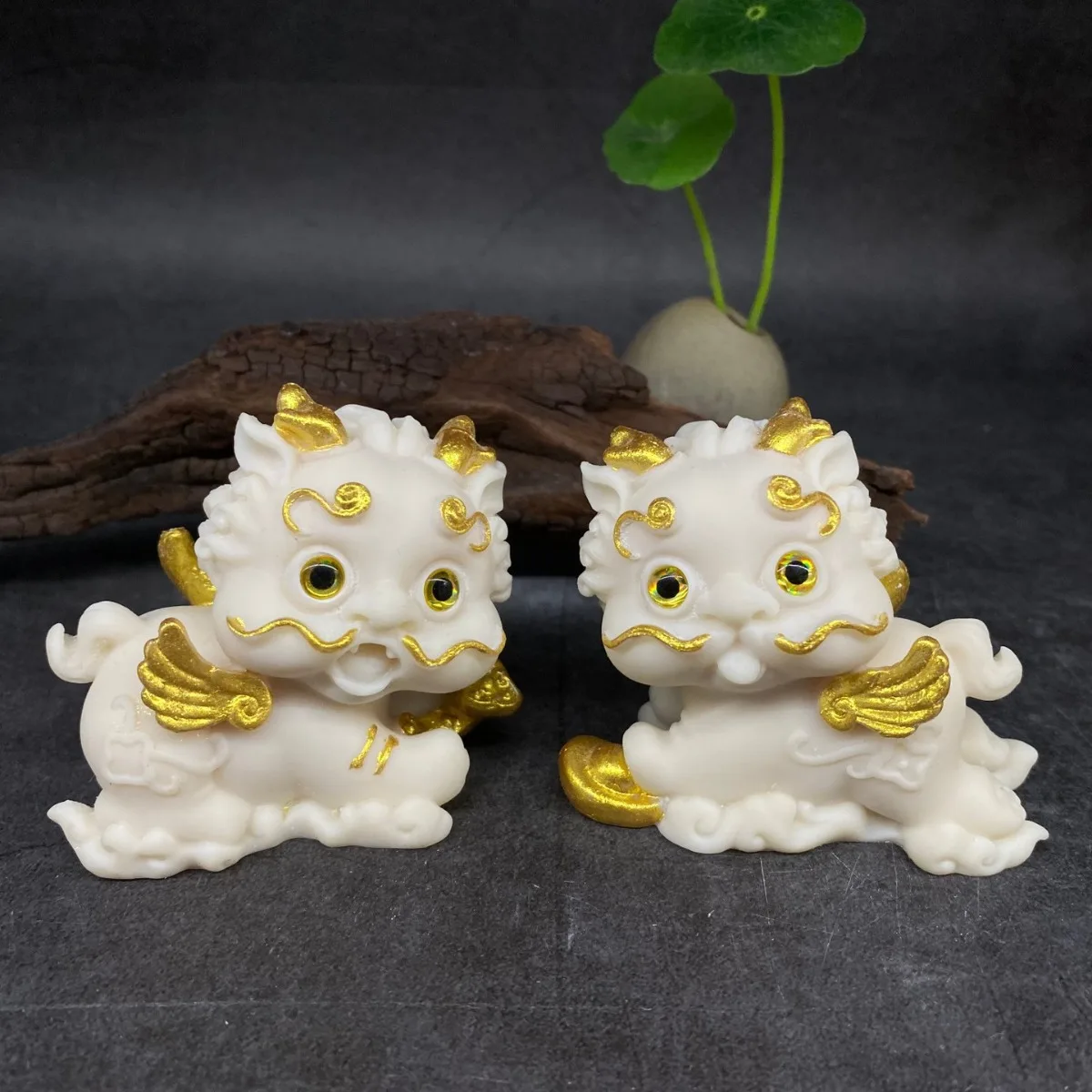 Ivory Nut Carved Cute Baby Pixiu Figurine Office Desktop Tea Pet Wenwan Hand Play Car Interior Decor Craft Ornament