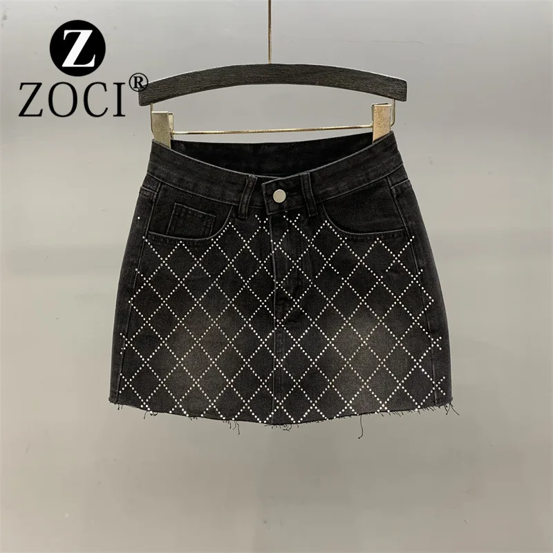 

[ZOCI] 2024 Summer New Fashionable Heavy Industry Grid Hot Diamond Denim Half Length Skirt High Waist Thin Look,