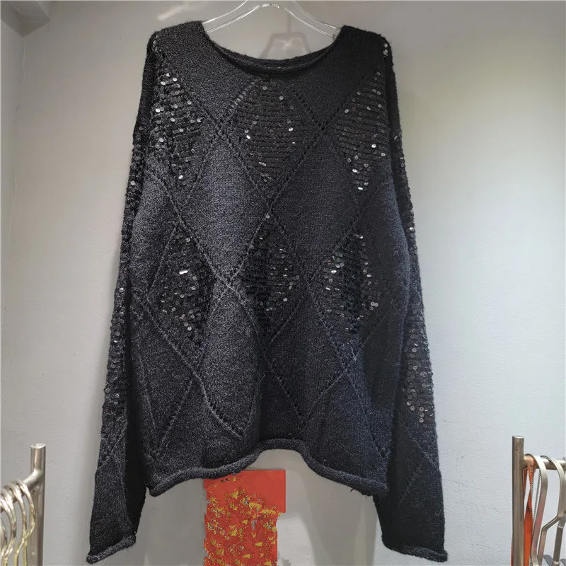 Frans geïnspireerd grijs gebreid pailletten. Kenmerken een zacht, pluche gewatteerd patroon voor een elegante, gezellige chique look.