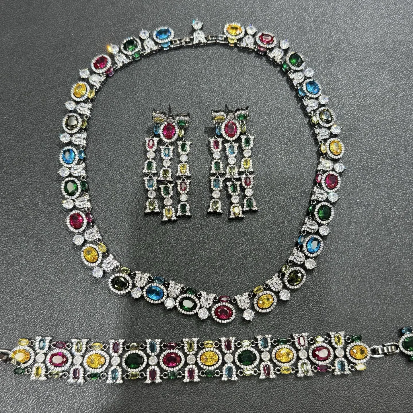 Women  All-over Zircon Pink VintageNecklace Bracelet Set