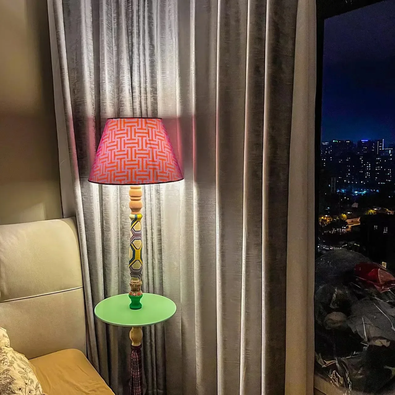 Gaia floor lamp, simple living room, modern bedroom, European creativity, floor lamp, vertical lamp