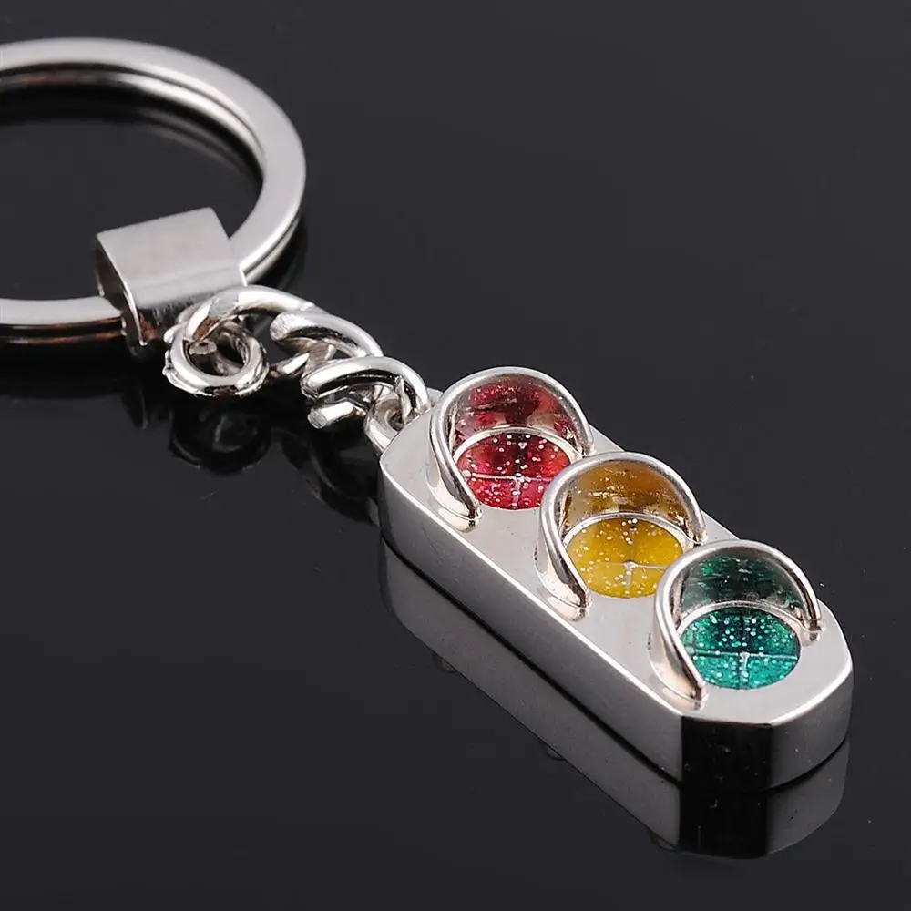 New Classic Metal Traffic Light Keychain Women Men Mini Red Green Safety Light Pendant With Key Holder For Driver Special Gifts