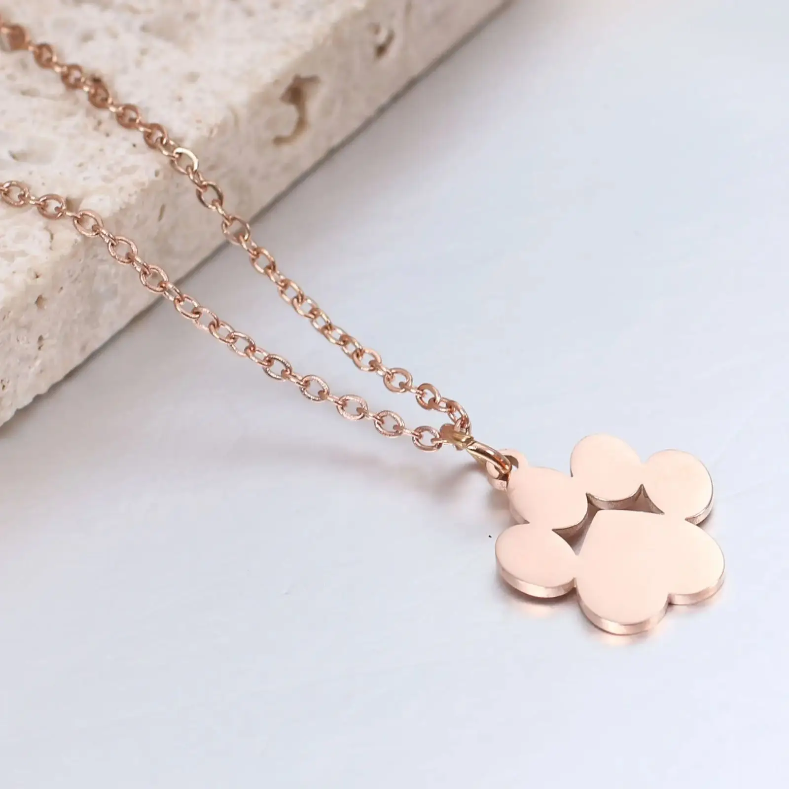 Edelstahl-Halskette mit Hundepfotenabdruck-Anhänger, Hohlherz, Haustier-Fußabdruck-Schmuck, Geschenk für Frauen, Tierliebhaber, Gedenkstück – Detail 3