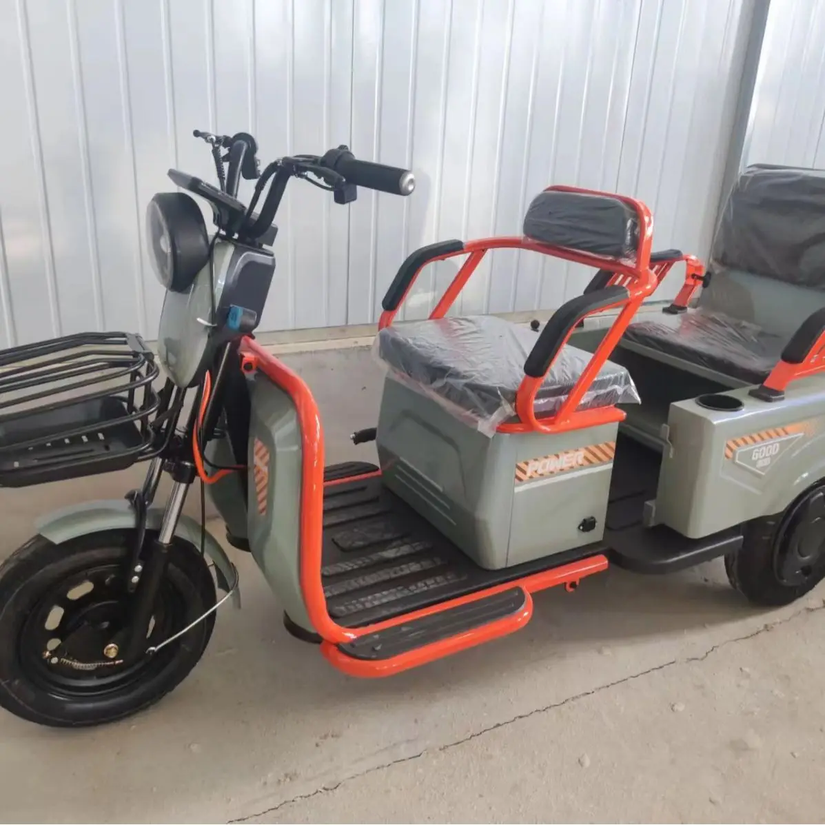 

Two-year guarantee electric tricycle foldable rear seat 600W rear hub motor 3-wheel aluminum frame
