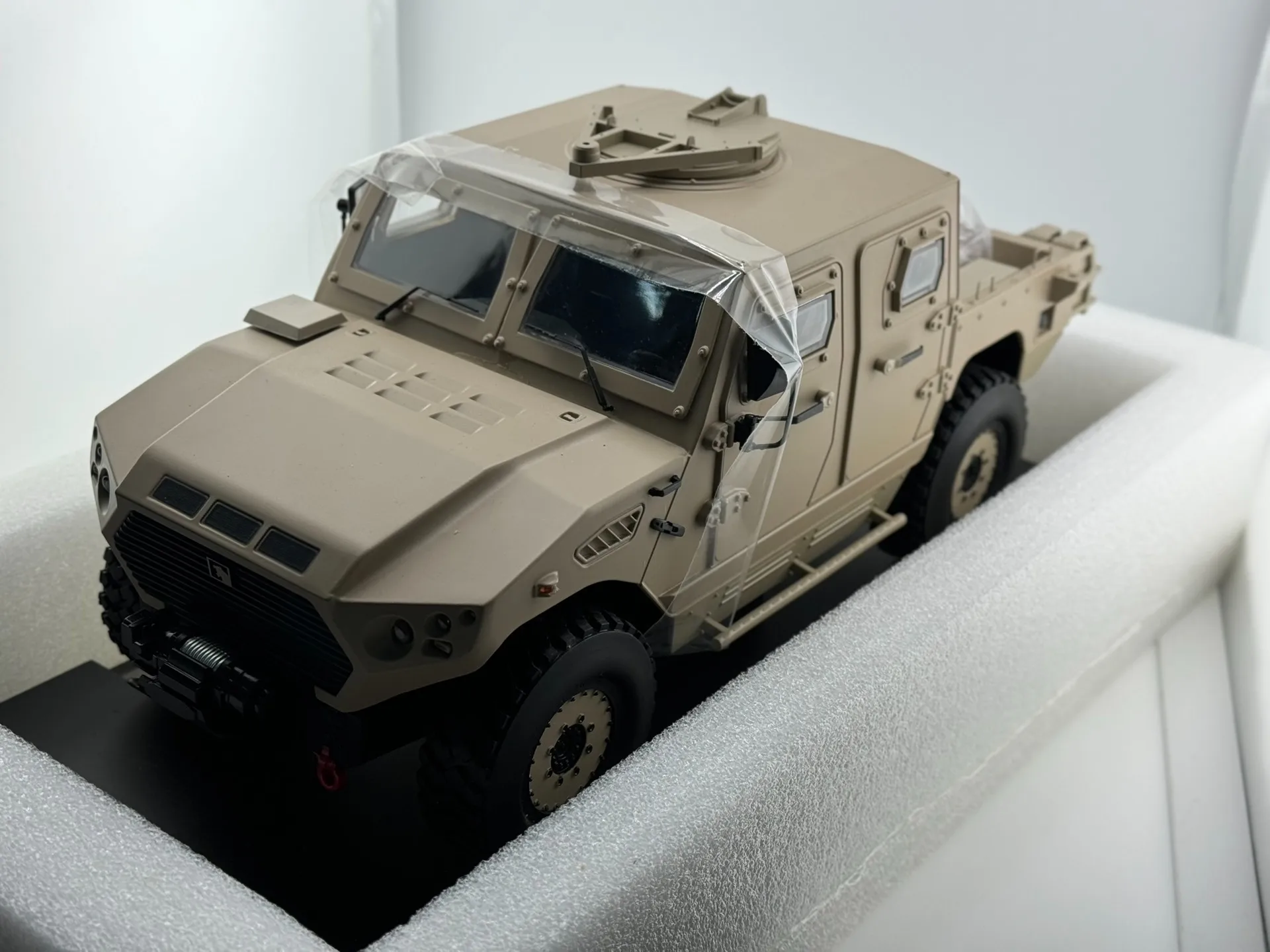 Diecast 1/16 Scale Alloy Model Car Model Collectible Toy Gift Souvenir Display Ornament