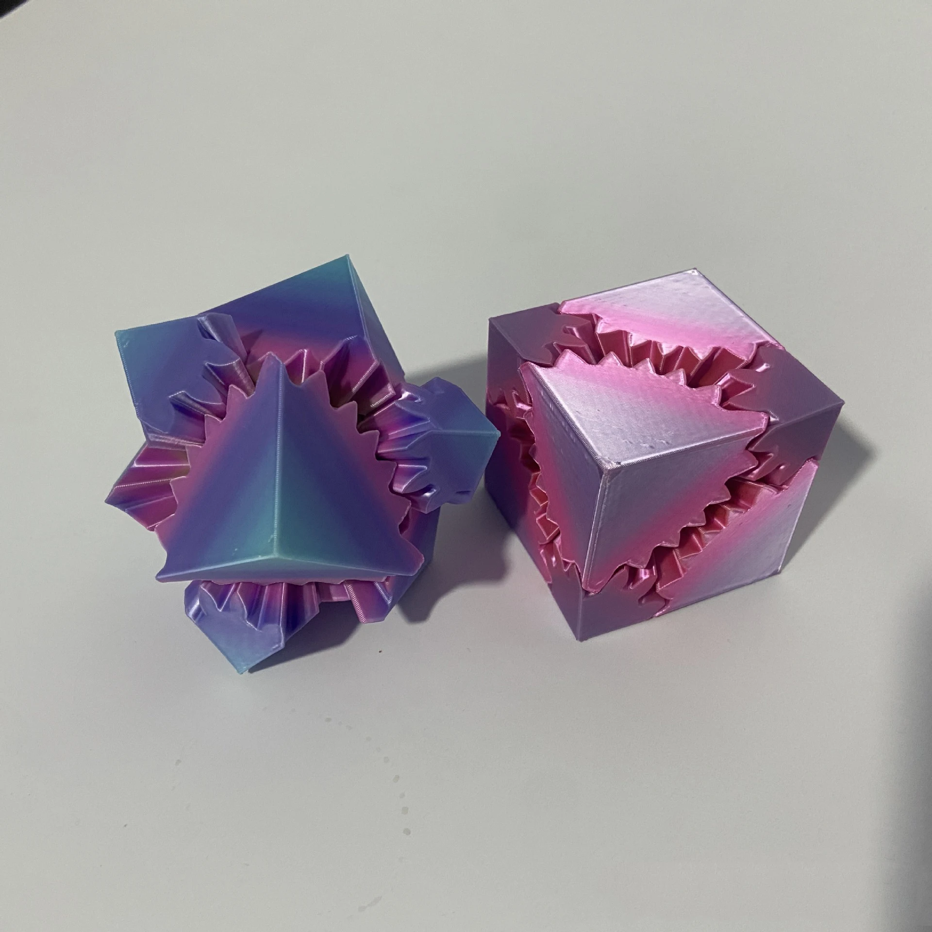 

1 шт. новая игрушка с 3D принтом, креативный мяч-редуктор, куб для снятия стресса, вращающаяся игрушка для снятия стресса, расслабляющая игрушка, украшение для рабочего стола, декомпрессионная игрушка