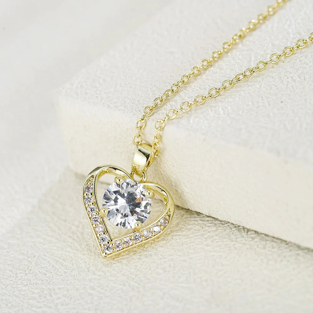 Hartvormige titanium stalen ketting voor dames, hartvormige witte zirkoon sleutelbeenketting, modieuze sieraden voor dames