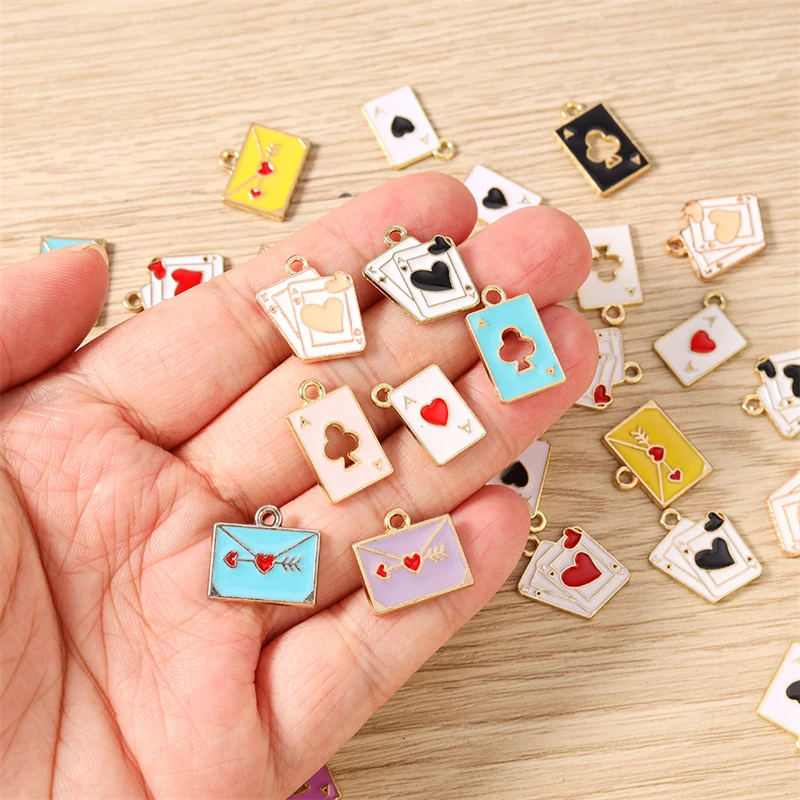 10 Stück niedliche Emaille-Herz-Anhänger im Poker-Umschlag-Design, passend für Halsketten, Ohrringe, Armbänder, DIY-Bastelarbeiten, Schmuckherstellung, Zubehör – Detail 2
