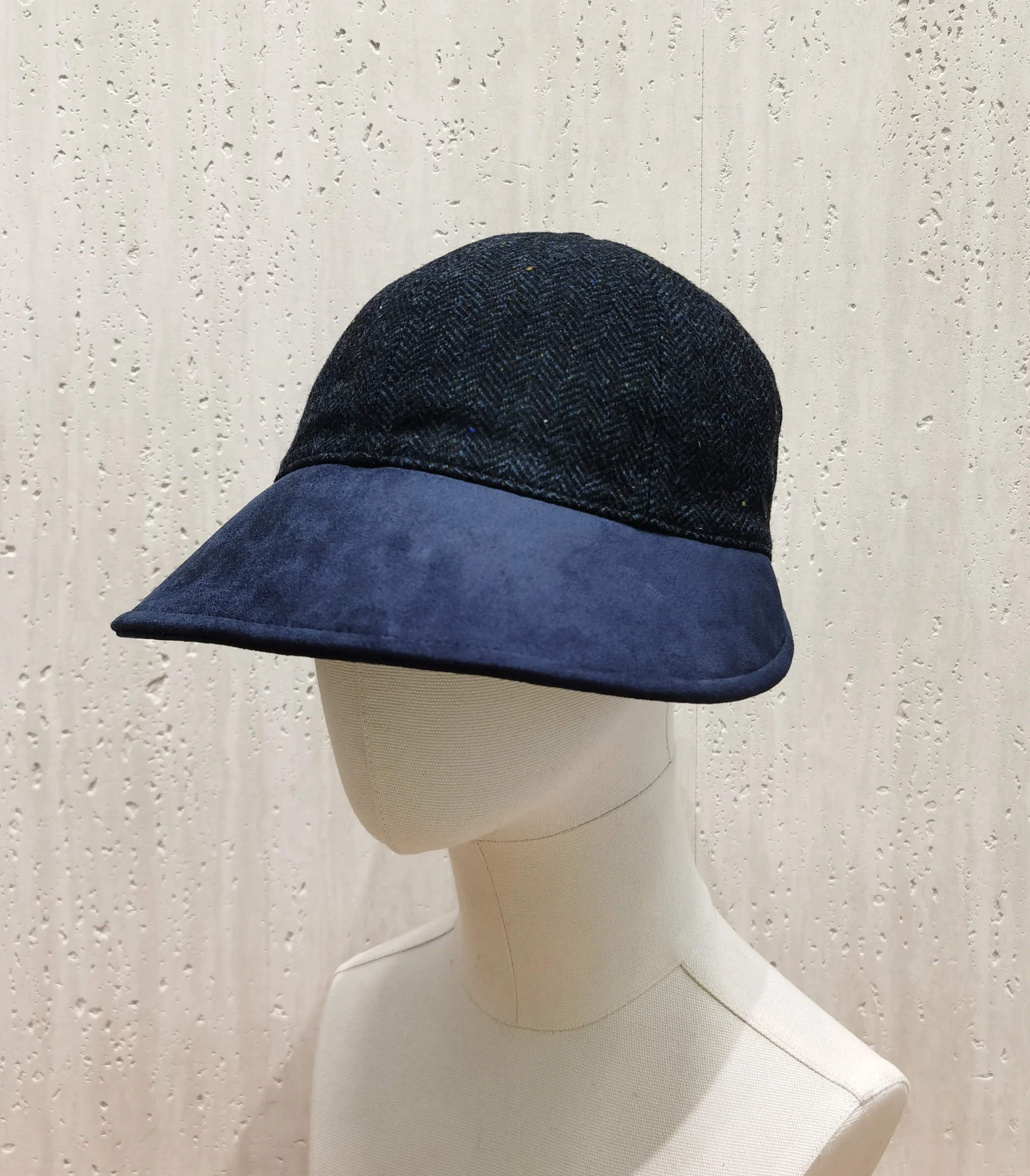 casquette-de-peche-vintage-a-empiecements-chapeau-a-bec-de-canard-polyvalent-et-amincissant-pour-femme-chaud-pour-l'automne-et-l'hiver-nouveau-style-2026