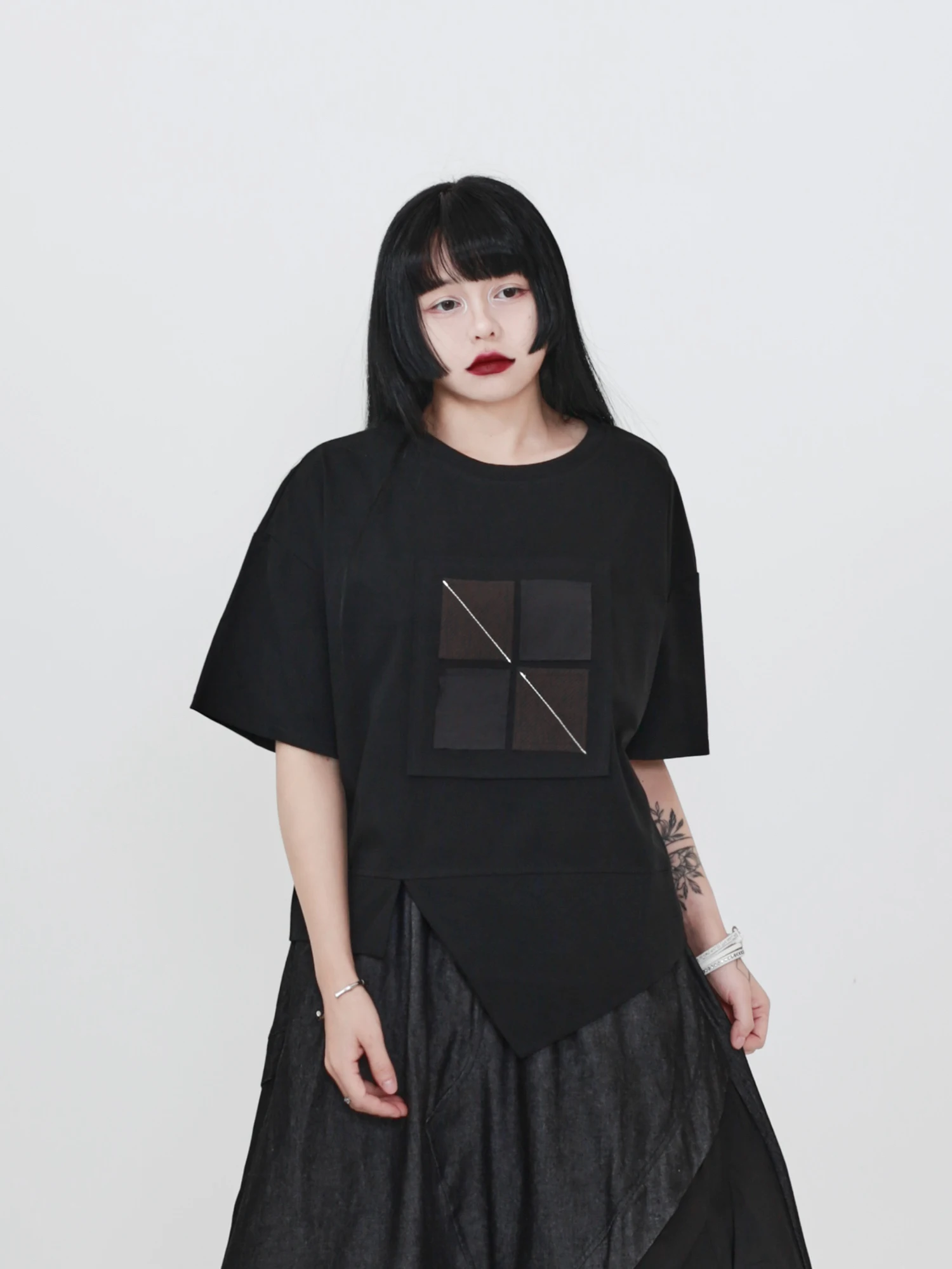

Dark Style Geometric Irregular Loose Women's T-shirt Summer Breathable Cotton Polyester Short Sleeve Versatile Citywalk Tee
