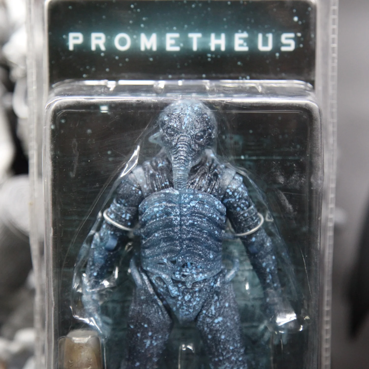 ネカ エイリアン プレクル: プロメテウス エンジニア アクションフィギュア - ホログラフィックバージョン（トランクマスク付き）、新品