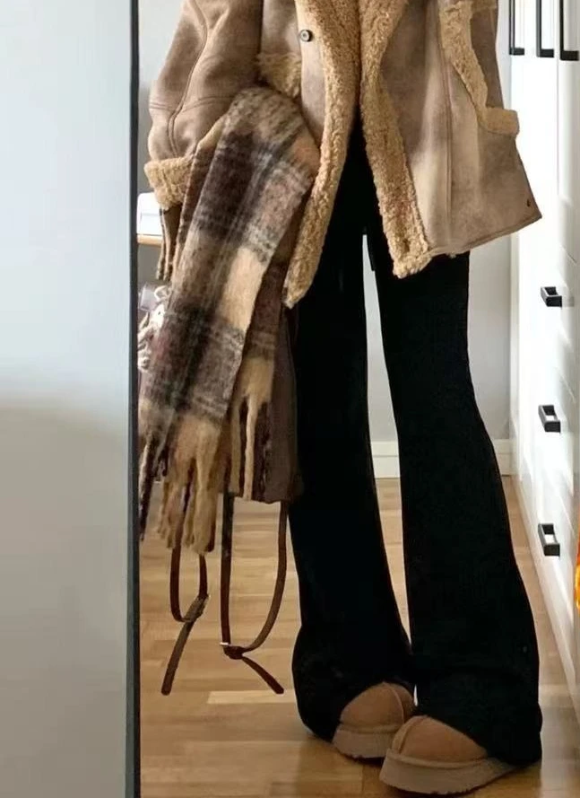 

Tall and Versatile Women with Added Fleece Autumn and Winter High Waisted Loose Floor Hugging Black Micro Flared Jeans