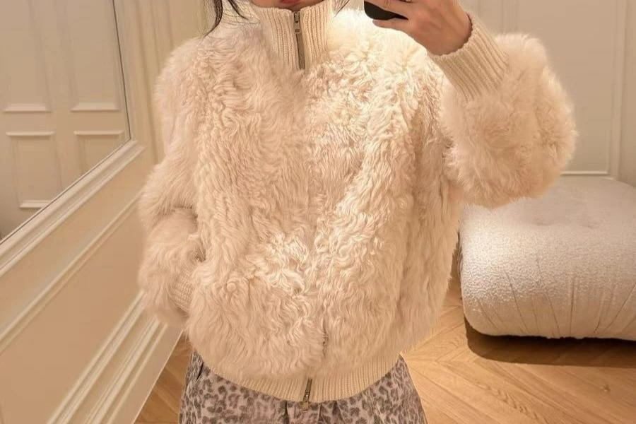 

2025 Autumn and Winter New Fur Coat Women's Thick Soft Glutinous Lamb Wool Top Short