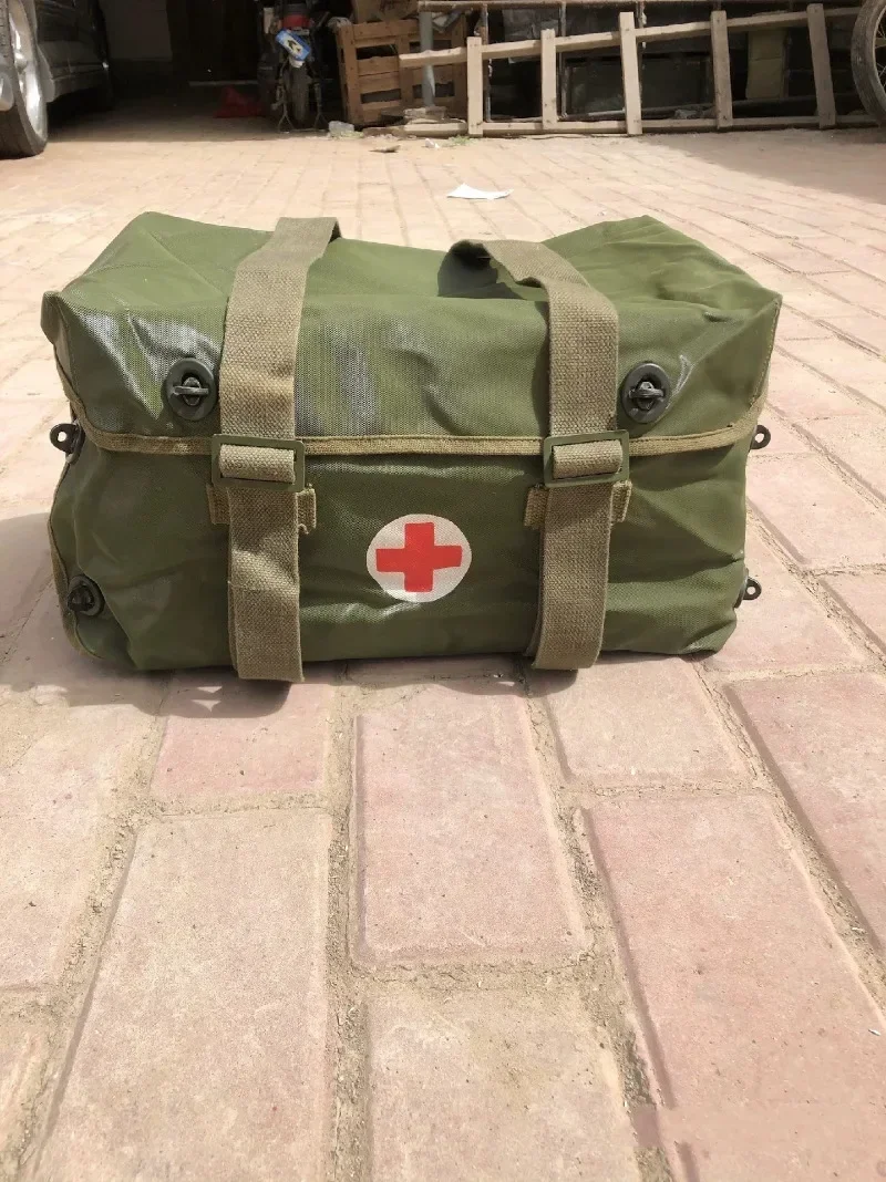 الفائض الأصلي الأصلي المصنوع في السبعينيات الصينية العسكرية الخضراء المقاومة للماء كافالري حقيبة طبية دراجة نارية الجانب الجسم حقيبة