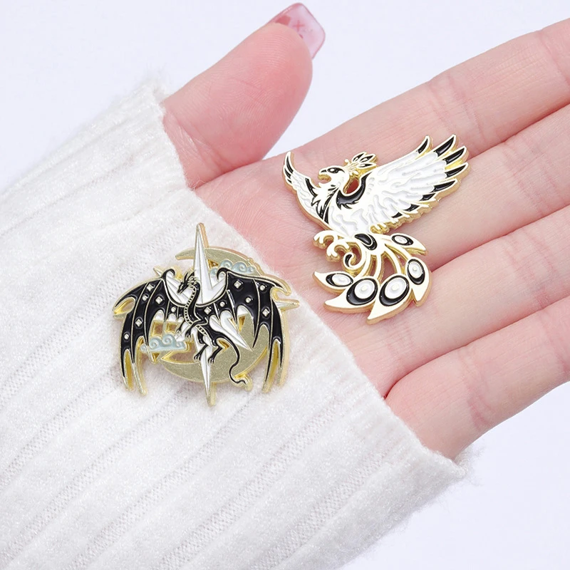 Fashion Dragon Hard Enamel Pins Metal Dinosaur Pterosauria Brooches Wild Animal Lapen Pin Badge Backpack Decor Jewelry