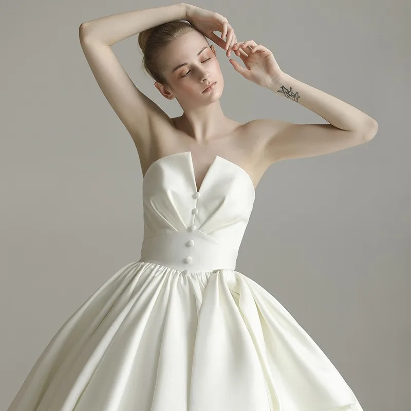 Adult satin strapless dress with a simple tulle for going out