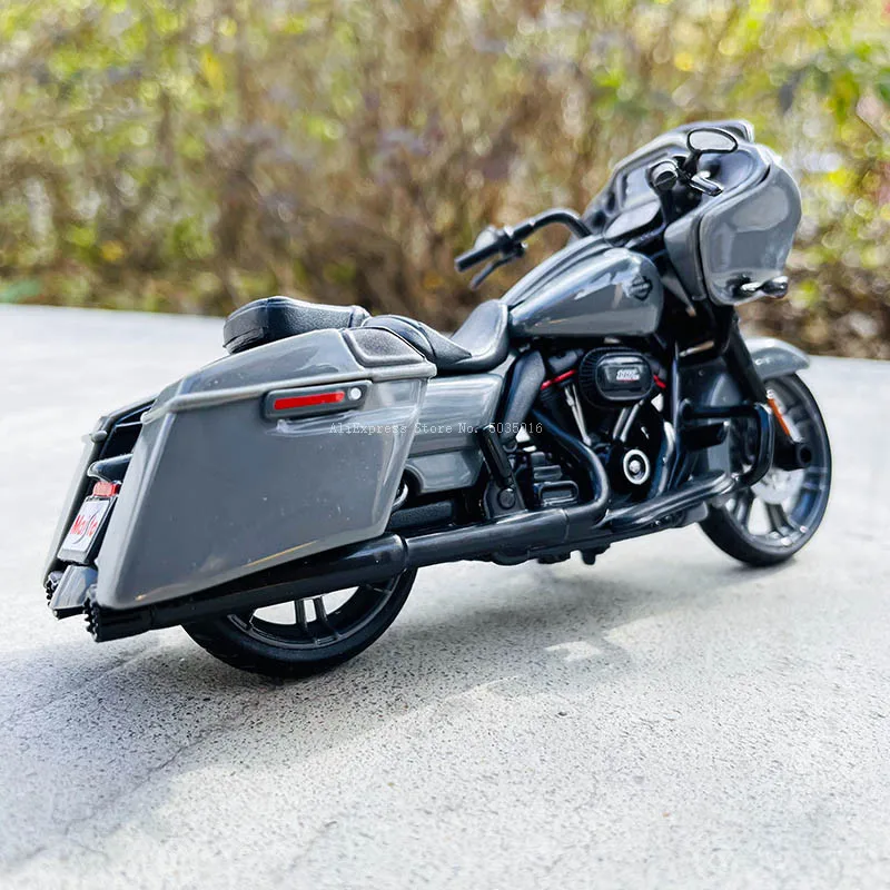 Maisto-motocicleta Harley Davidson 2018 CVO Road Glide, modelo de motocicleta de aleación gris, colección de coches de juguete, 1:18