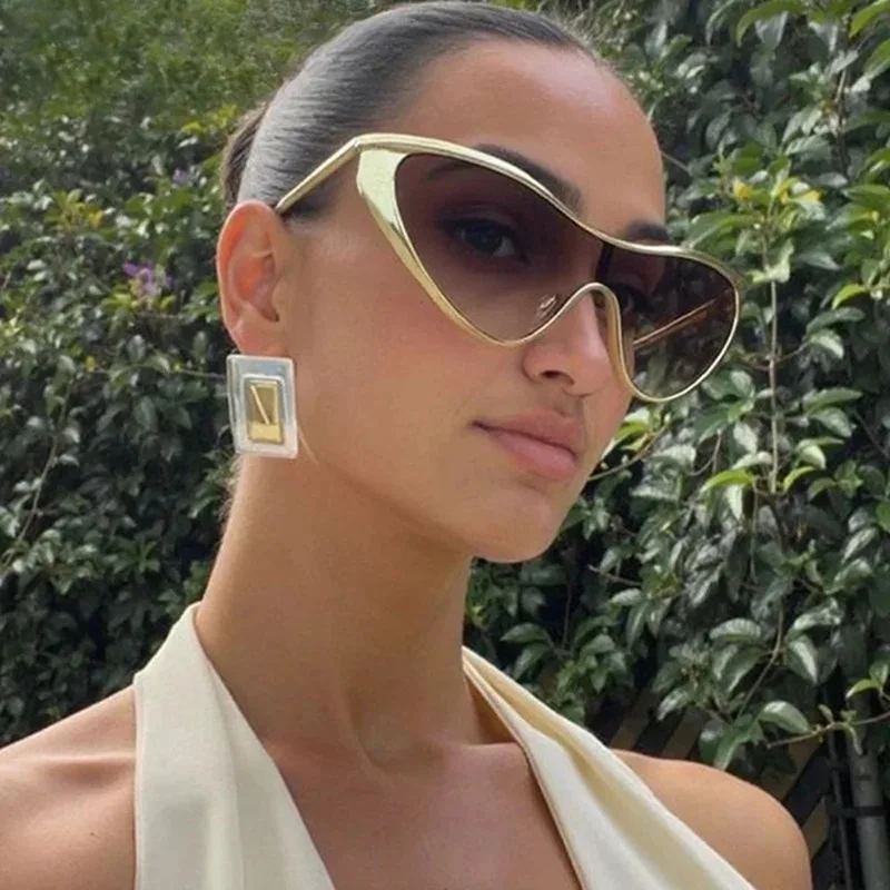 

Personalized Sunscreen Triangle Cat Eye Large Frame Men's and Women's Sunglasses New Fashionable Metal One-piece Frame Glasses