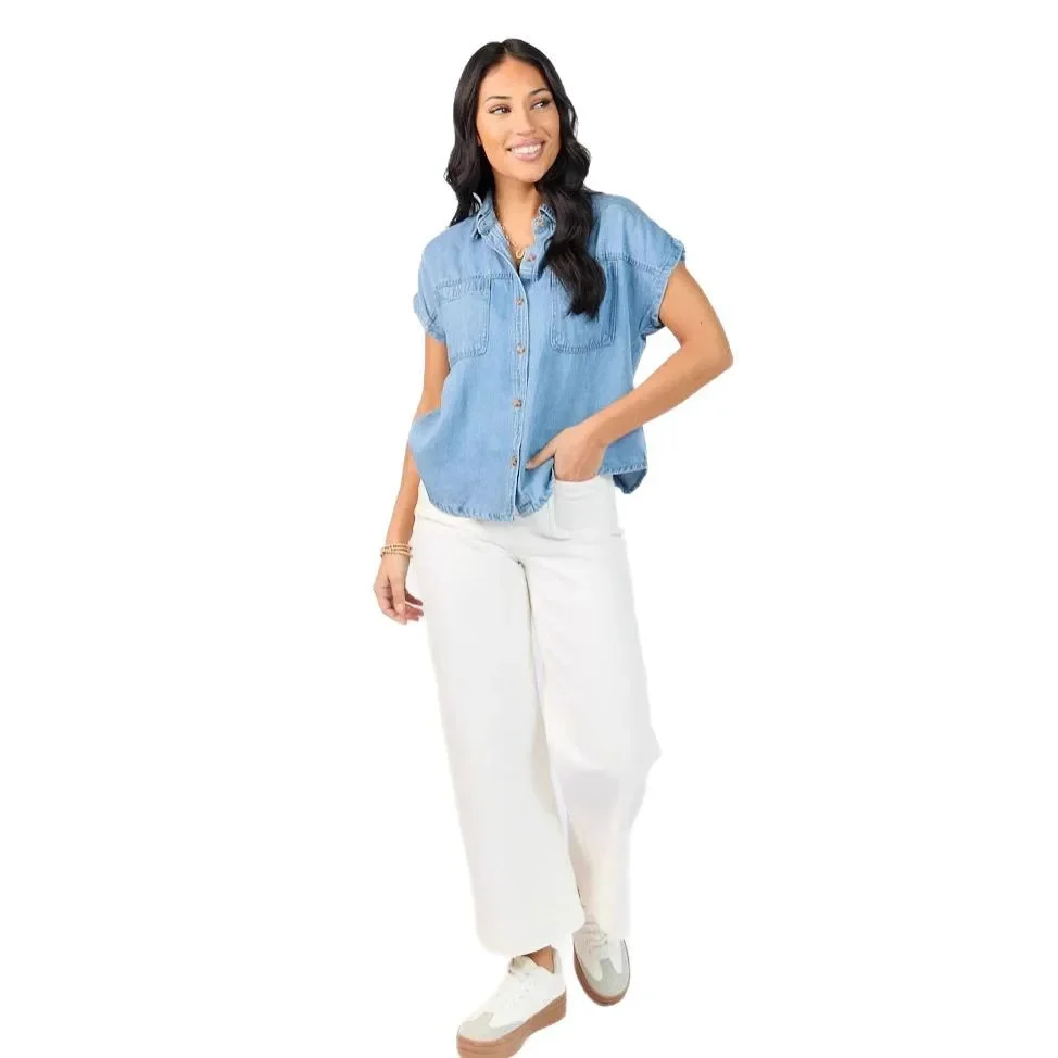 

Retro Temperament Denim Shirt, European and American Ladies Summer Fashion Short-sleeved Casual Loose Denim Shirt with Pockets