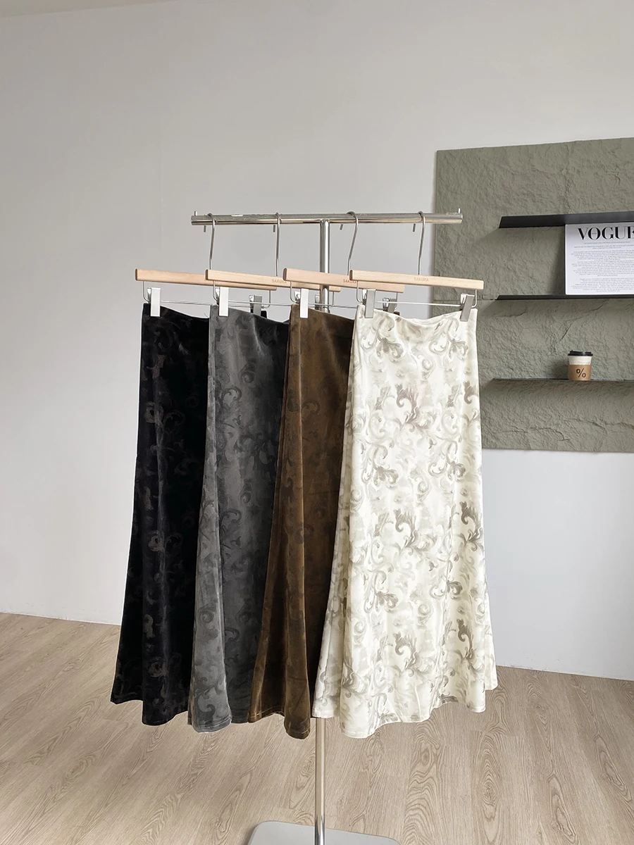

High Waist A-Line Skirt Women's Versatile Slimming Hip Covering Fashionable Commute Polyester Fiber Standard Fit 2025 Autumn New