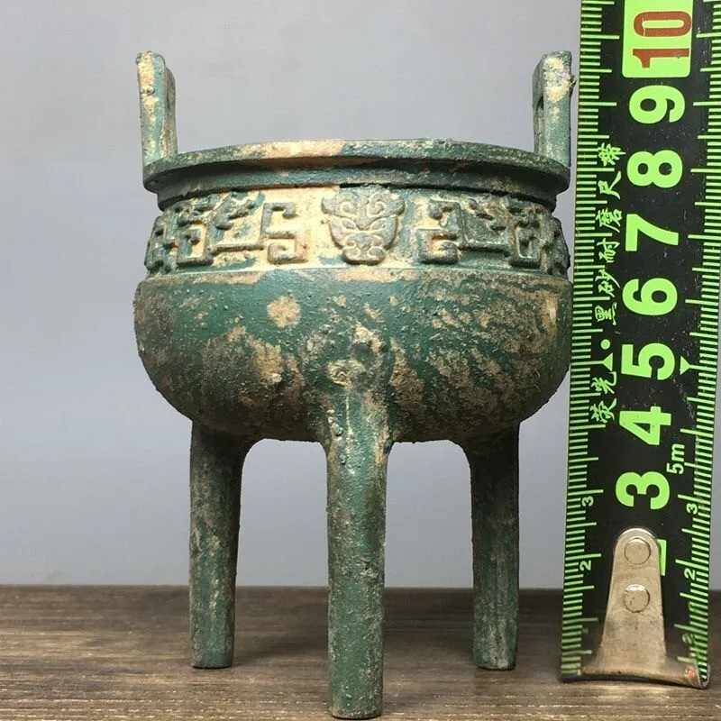 Unearthed old pulp green embroidery animal surface three-foot tripod incense burner antique binaural alloy copper tripod small o