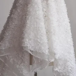 Buon tessuto a rete di pizzo bianco pieghettato per donna, tessuto di design di fiori in chiffon 3D, materiale da cucito, abito da sposa fai da te