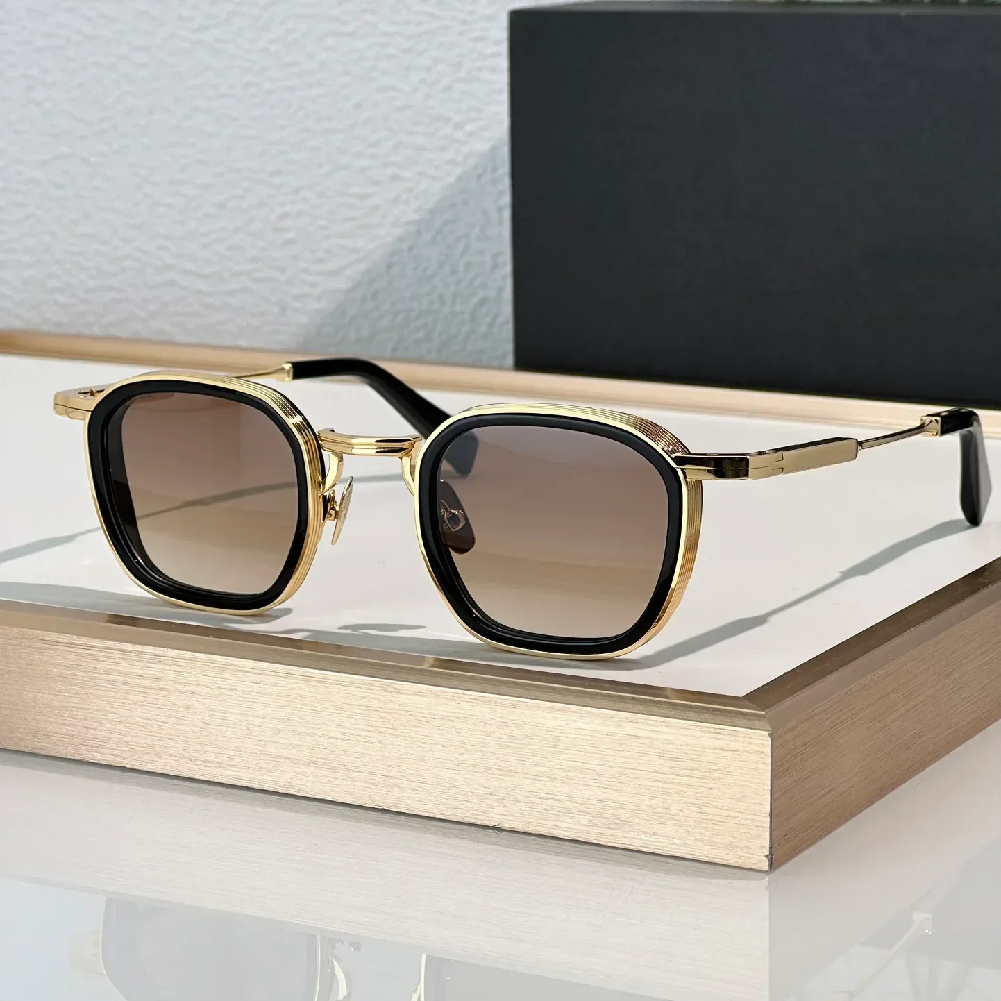 Occhiali da sole alla moda per donna e uomo LEO2 Piastra retrò anti-ultravioletti Full Frame Occhiali dal design speciale Scatola casuale