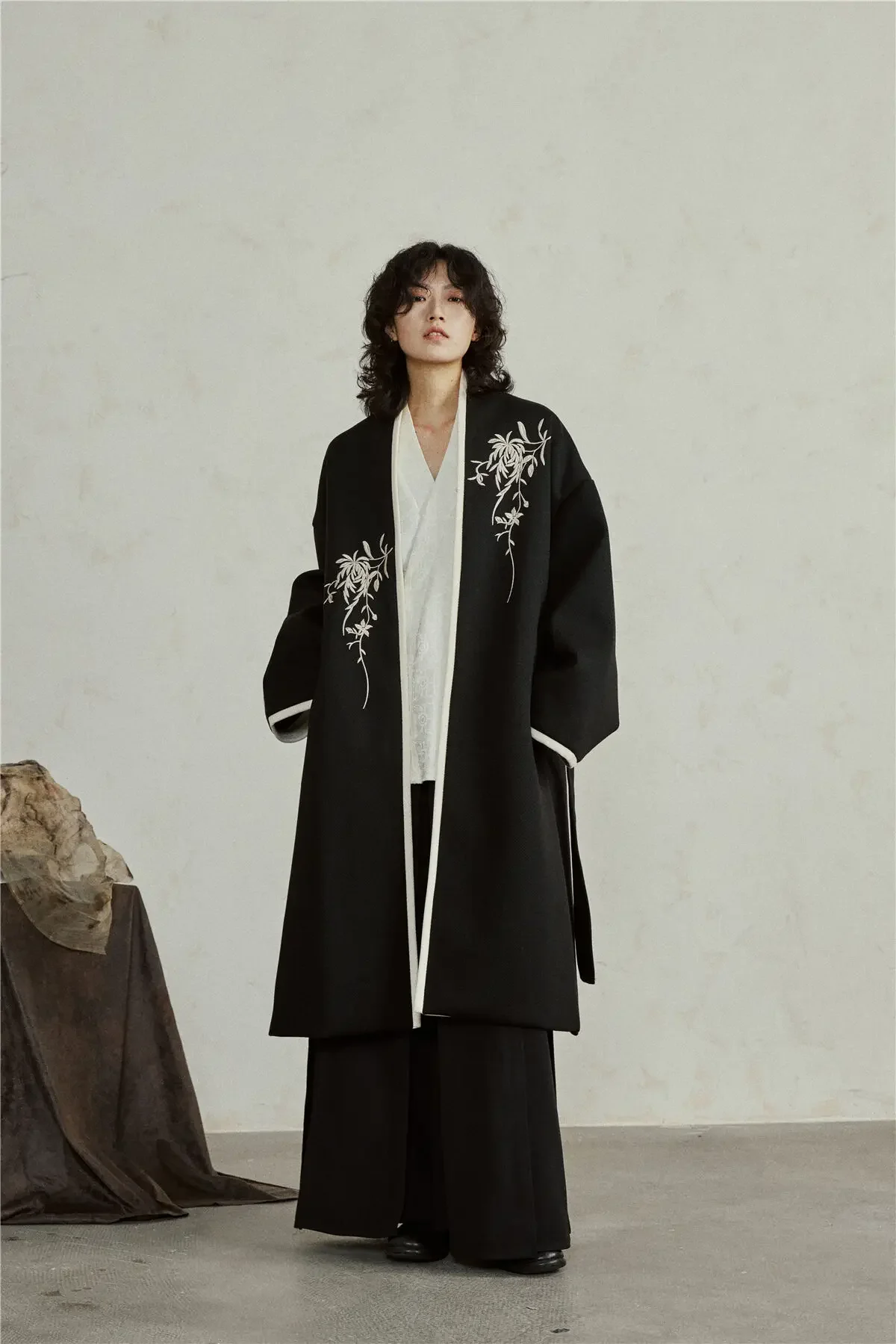 UMI MAO Knee Length Woolen Coat Unique Design Men Women Chinese Style Zen Embroidery Woolen Coat Loose Lace Up Robe Hanfu Coat