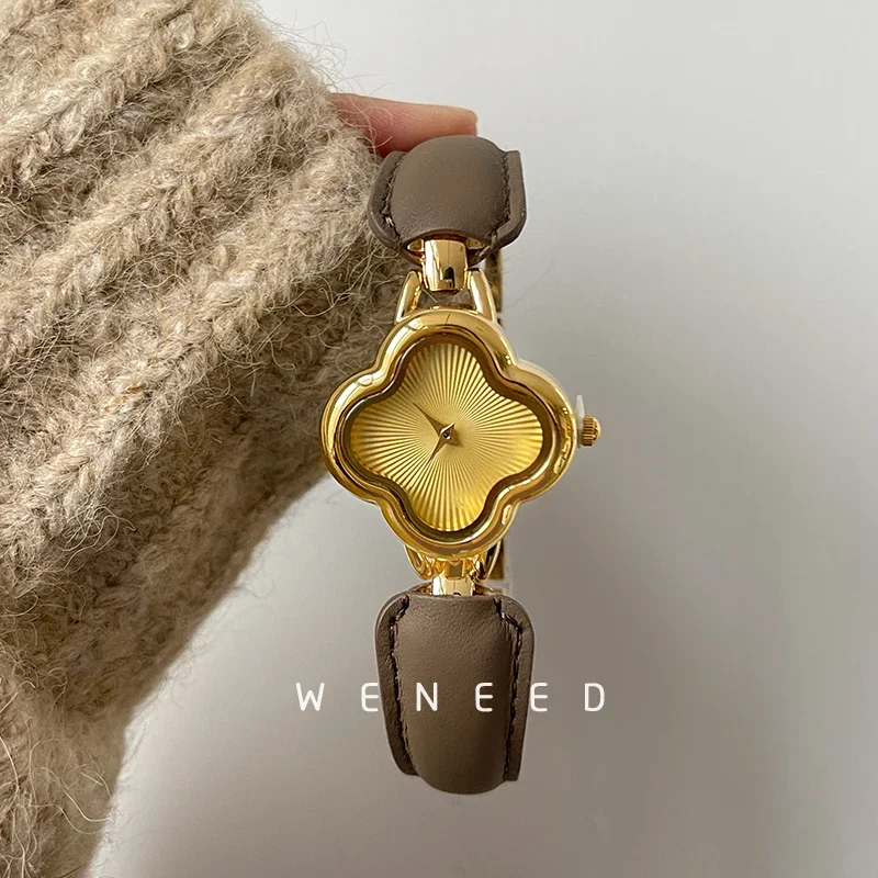 Orologio da polso con design in pelle trifoglio, orologio al quarzo con temperamento moda retrò, orologio al quarzo da donna di lusso leggero,