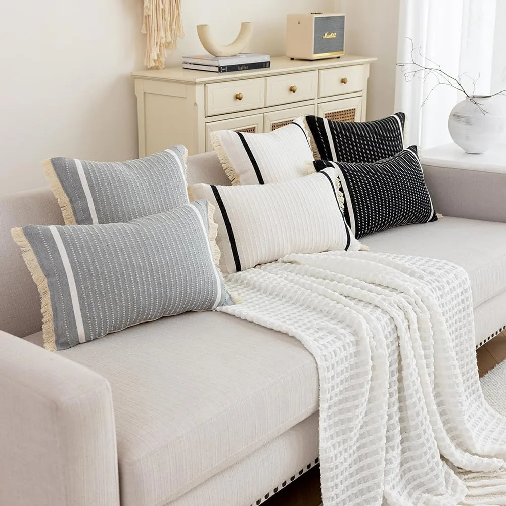 

Декор в стиле бохо, черно-белая кровать, диван, диван, наволочка, декоративные декоративные подушки, серая полосатая поясничная наволочка с кисточками