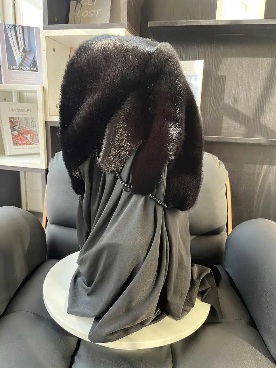 Kunstnerzfell-Mütze mit Kapuze für Damen, Winter-Wärme, Luxuriöser Vollpelz-Kunstnerzschal, Stilvolle Modische Damen-Outdoor-Kopfbedeckung – Detail 11