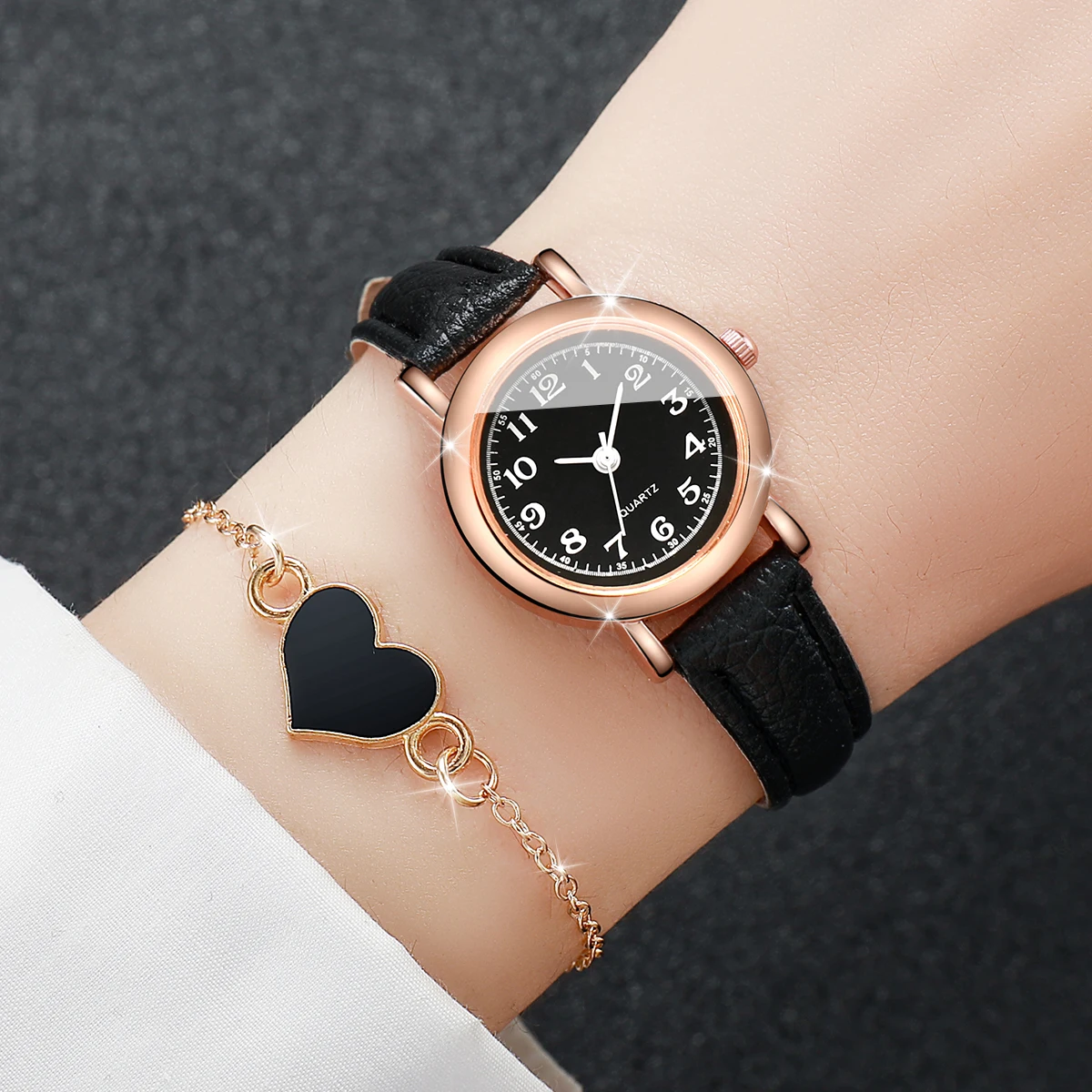 2PCS/Set Fashion Small Dial Women Watches Leather Band Quartz Watch Heart Bracelet Set（Without Box）