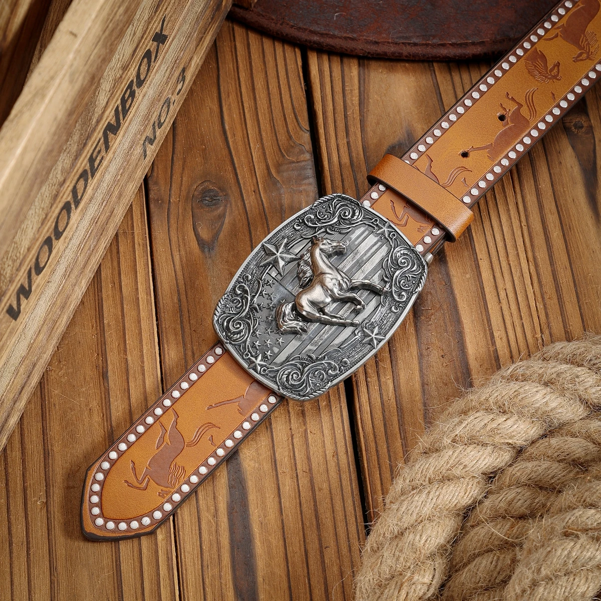 Ein PU-Gürtel im Western-Stil mit Schnallen, geeignet für Männer und Frauen, lässig und retro, perfekt für den täglichen Gebrauch. – Detail 12