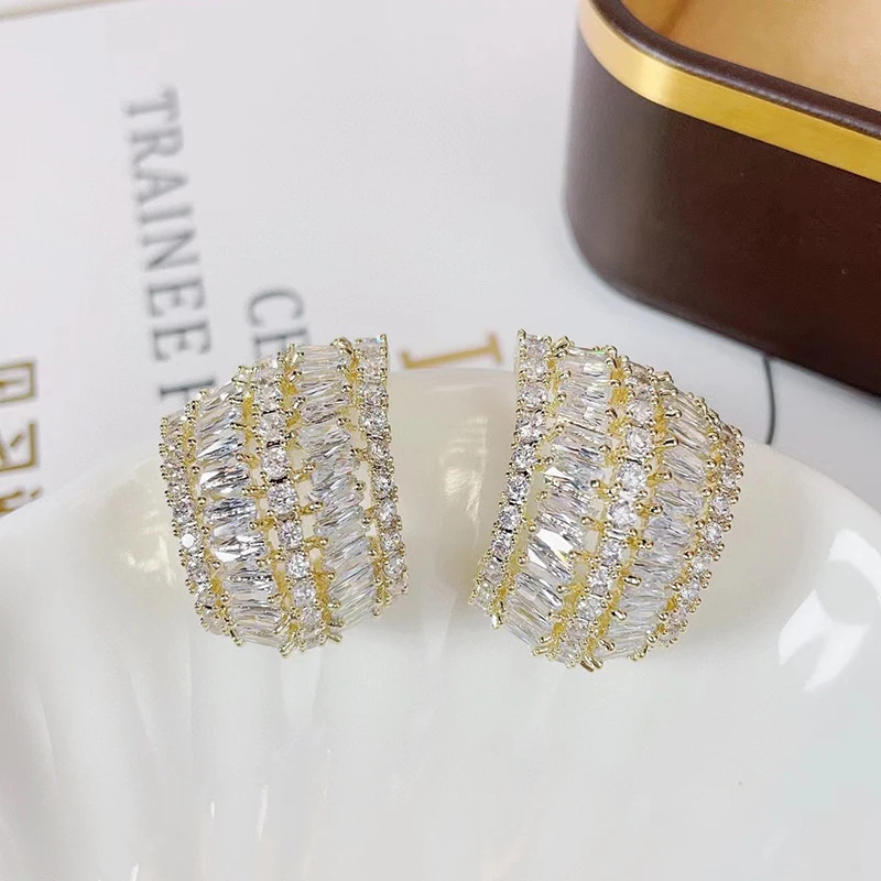 Luxury Irregular Cubic Zirconia Stud Earrings Fashion Roll Shape Design Exquisite Bride Wedding Anniversary Jewelry Big Studs