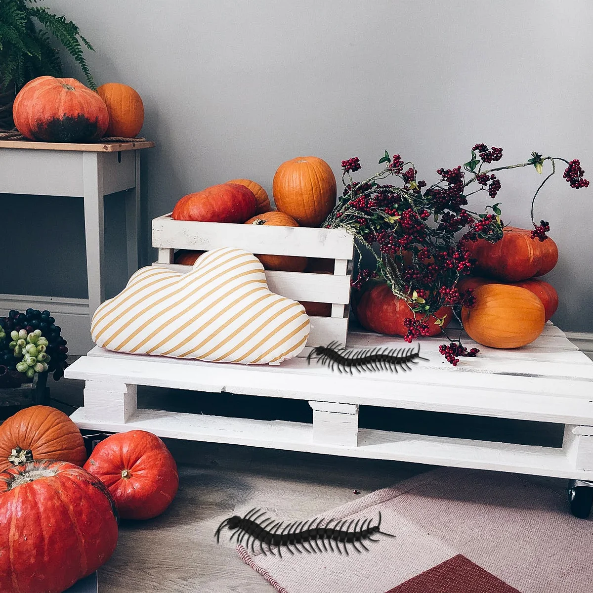 

24Pcs Fake Centipede Halloween Prank Props Realistic Animal Design Durable Scary Tricky Props for Haunted House Decoration