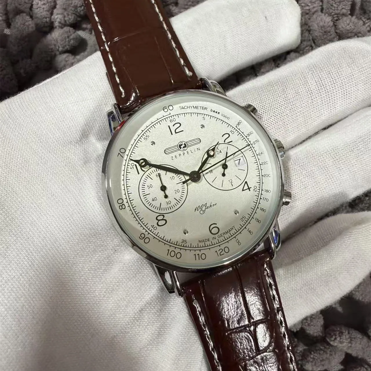 Neue modische Zeppelin-Herrenuhr mit drei Augen, laufender Sekunde, multifunktionalem Chronographen, Business- und Freizeit-Quarzuhr