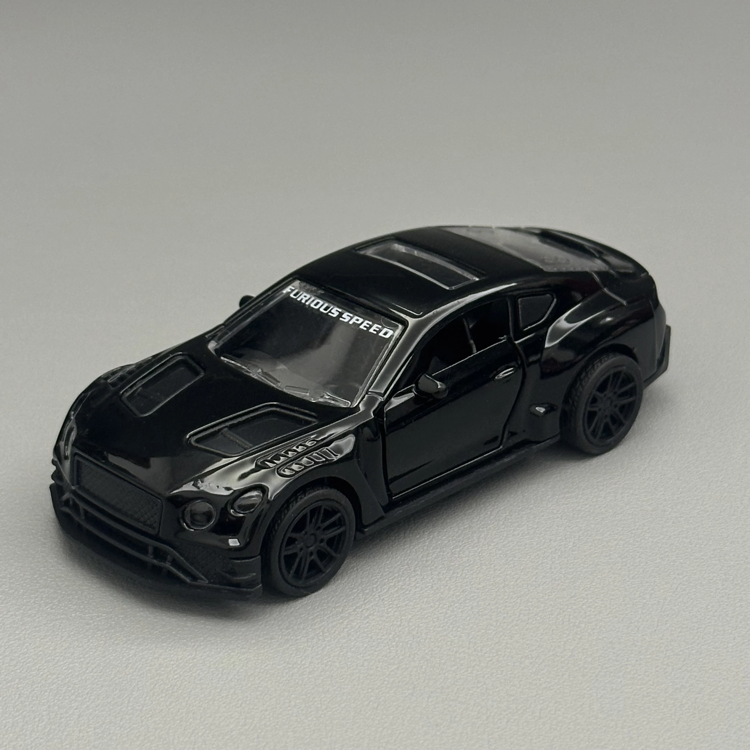 1/36 Scale Diecast Alloy Car Model Toy Pull Back Function Openable Doors Metal Vehicle Collectible Gift for Kids And Car Fans