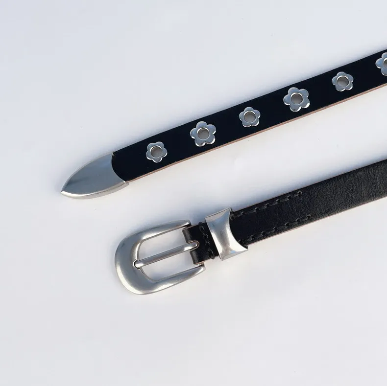 Ceinture en cuir ornée de rivets pour femme, clou de fleur noire, trou de taille floral, structure en peau de vache