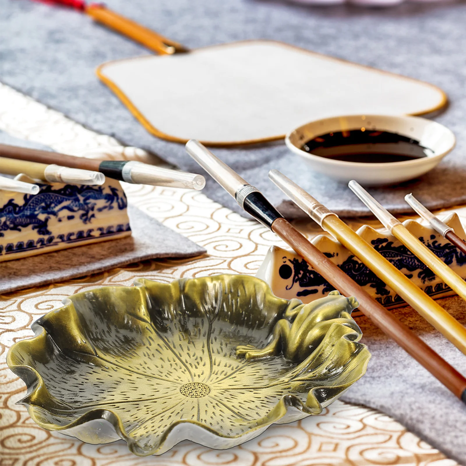 

Frog Metal Pen Washer Multi-Function Ink Tray For Calligraphy Painting Retro Style Lotus-Shaped Inkwell Desktop Accessory