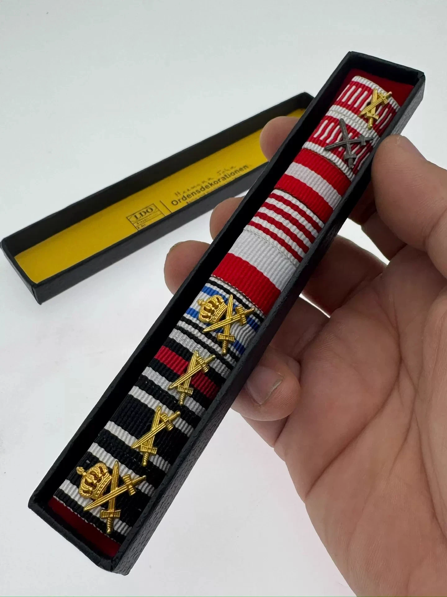 

Реплика немецкой и австро-хунгарской 9-предметной ленточной наградной бейджетки времен Первой мировой войны