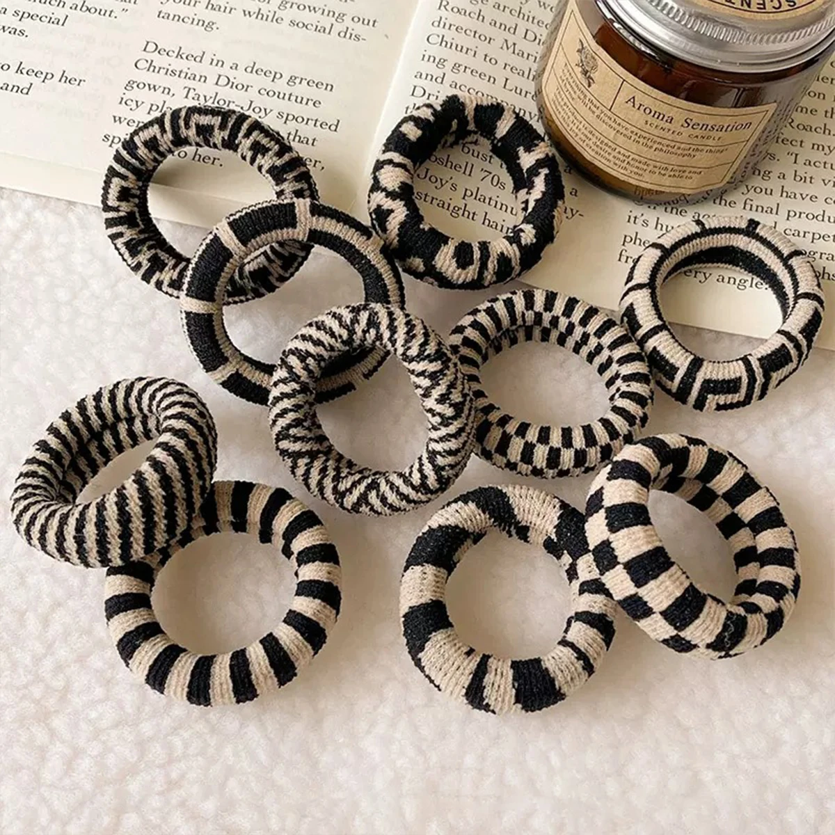 5pcs simple and versatile high-stretch black and white checkered traceless hair ring