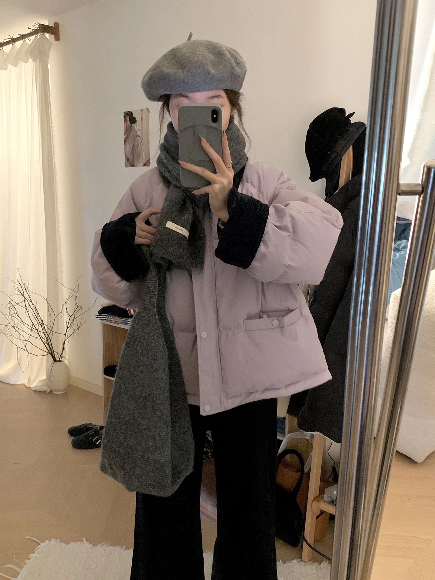 

Женская утепленная хлопковая куртка Slim Fit: теплая, не объемная, с уникальным привлекательным дизайном. Новинка зимы.